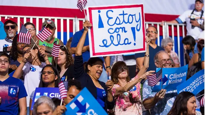 Clinton había prometido acometer la reforma migratoria que no pudo aprobar Obama.