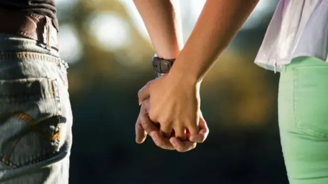 'मेरी गर्लफ़्रेंड मेरे सामने बेपर्दा नहीं होना चाहती'