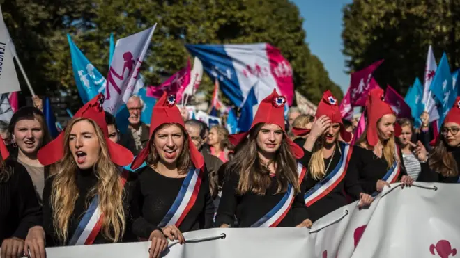 Участники марша говорят, что будут устраивать свои акции до тех пор, пока закон об однополых браках не будет отменен