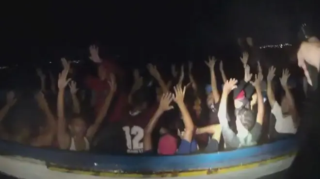 Bote con inmigrantes