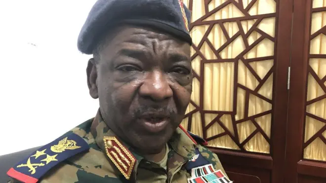 ሌተናል ጀነራል ሳላሕ ዓብደልካለክ እቲ ባእቶ ፍርቂ ብወተሃደራዊ ባይቶ ፍርቂ ብሲቪላዊ ባይቶ ክኸውን ኣለዎ'ዩ ዝብል።