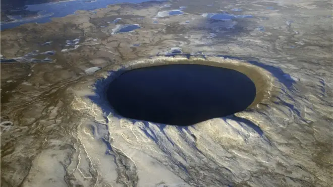 Vista aérea da Cratera Pingualuit,dicas de roletaQuebec, no Canadá