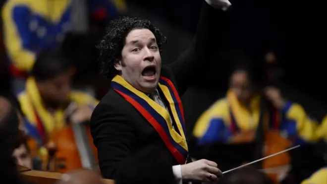 Gustavo Dudamel ha sido acado por la oposición en el pasado por no criticar al gobierno.