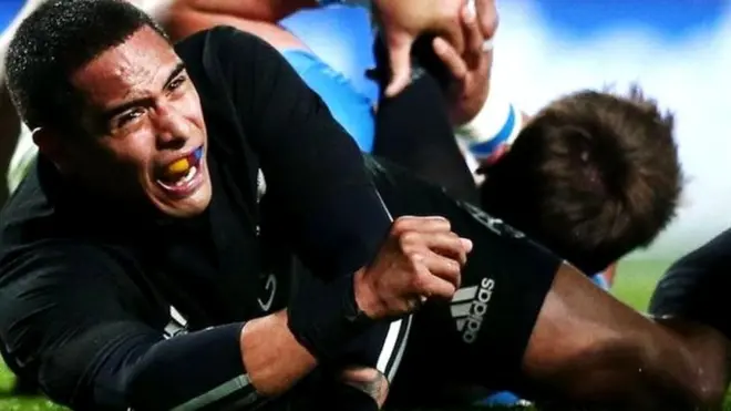 سنہ 2014 میں سمتھ نے اپنی ایک برہنہ تصویر سنیپ چیٹ پر پوسٹ کر دی تھی جسے صارفین نے پھر انٹرنیٹ پر خوب پھیلایا تھا