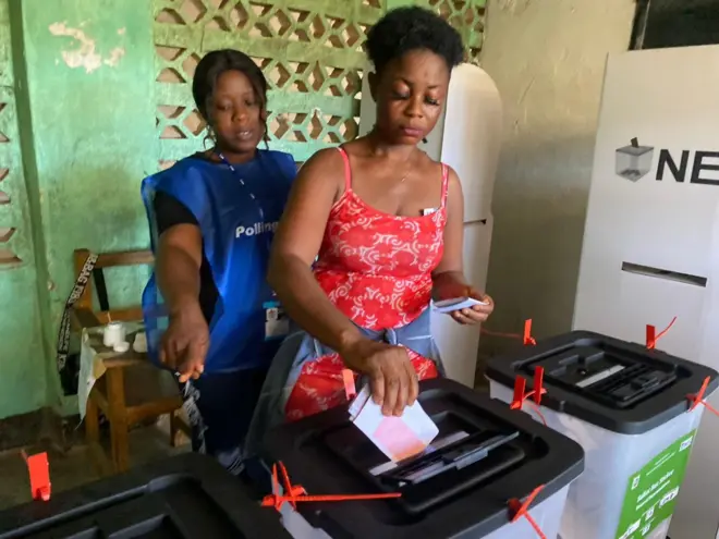 Pesin wey dey vote for Liberia
