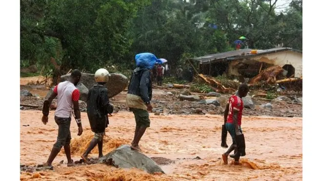 Les survivants sont sous le choc du drame. Certains ont perdu tous les membres de leurs familles et tous leurs biens.