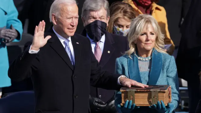 اقتنت عائلة بايدن الانجيل الضخم في عام 1893