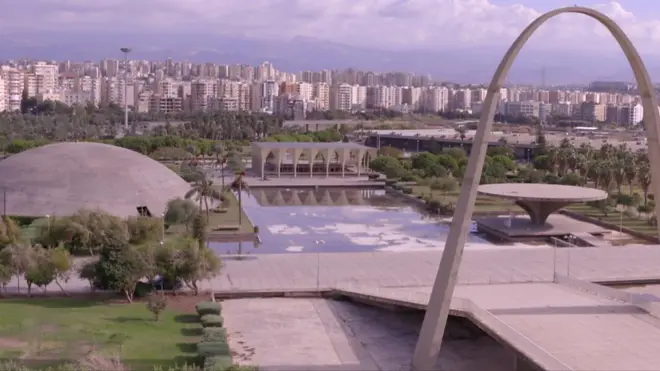 Complexo projetado por Niemeyer no Líbano está abandonado