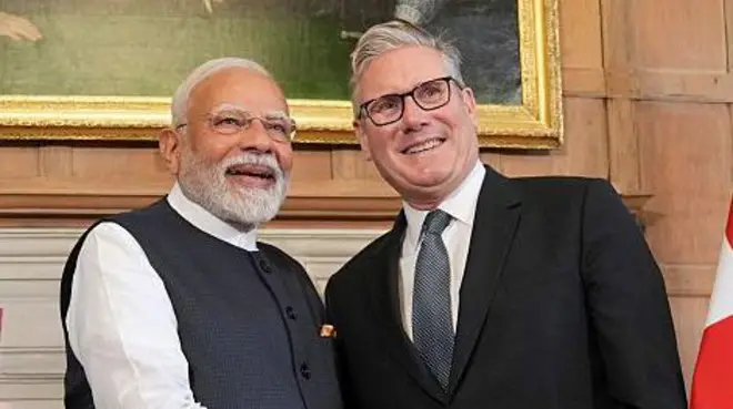 भारतीय प्रधानमंत्री नरेंद्र मोदी और ब्रिटेन के प्रधानमंत्री किएर स्टार्मर