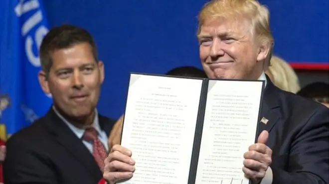 Trump firmó una nueva orden ejecutiva para "proteger a los trabajadores estadounidenses".