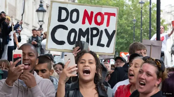 Protivnici nošenja maski