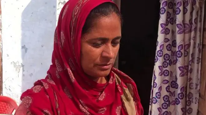 मृतक किसान की पत्नी