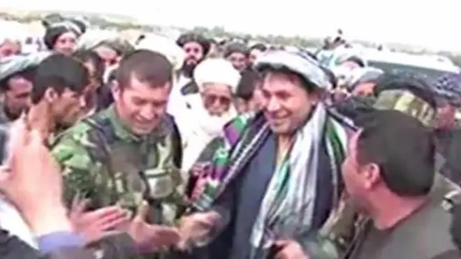 د افغانستان شمال کې جنرال دوستم ته نژدې د یوه قومندان تر نیول کېدا وروسته، جنرال دوستم له ترکیې او مینه والو یې میمنه ښار کې د هغه خوشي کېدل غوښتي