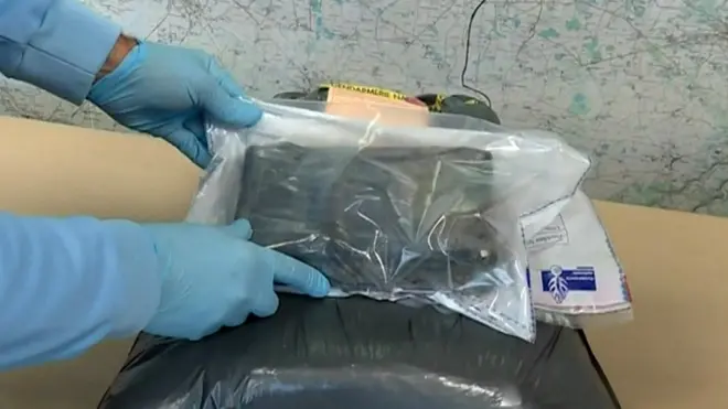 Gói cocaine bọc nilon tìm thấy trên bãi biển Pháp hôm 11/11
