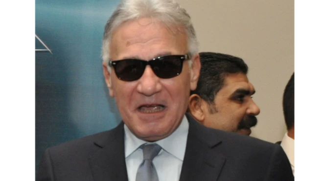 الفنان عزت أبو عوف