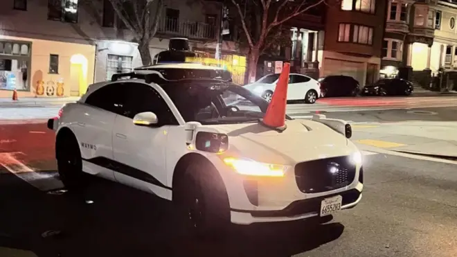 Waymo araçlardan biri kukalanmış