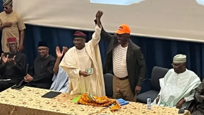 Bí wọ́n ṣe fa ọwọ́ David Mark sókè gẹ́gẹ́ bí alága tuntun fún ADC
