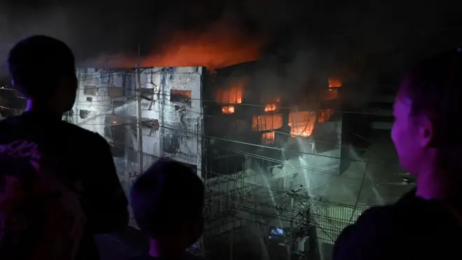 ไ﻿ฟไหม้โรงงานมาตั้งแต่เวลา 17.30 น.