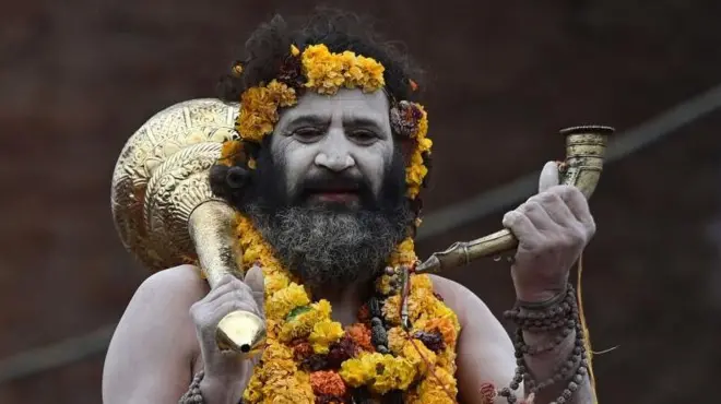 પ્રયાગરાજ અલ્લાહબાદ કુંભ 2025, નાગા સાધુ ક્યાં રહે, નાગા સાધુ અને ઔરંગઝેબની લડાઈ, કાશી વિશ્વનાથ કૉરિડૉર, જ્ઞાનવાપી મસ્જિદ સર્વે વિવાદ, જ્ઞાનવાપી મસ્જિદ, બીબીસી ગુજરાતી, બીબીસી ન્યૂઝ ગુજરાતી 