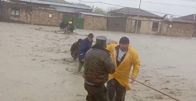 Azərbaycana sel gəlib Bakını yenə su basıb Bakını su basıb Gəncəyə sel gəlib Gəncəni su basıb Gəncəni sel basıb Sumqayıt suya qərq olub Prezident yolu su altında qaldı İlham Əliyev Azərbaycan Son 60 ilin ən güclü yağışları Azərsu Birləşmiş Şəhərlərin birləşmiş su təchizatı Agentliyi
