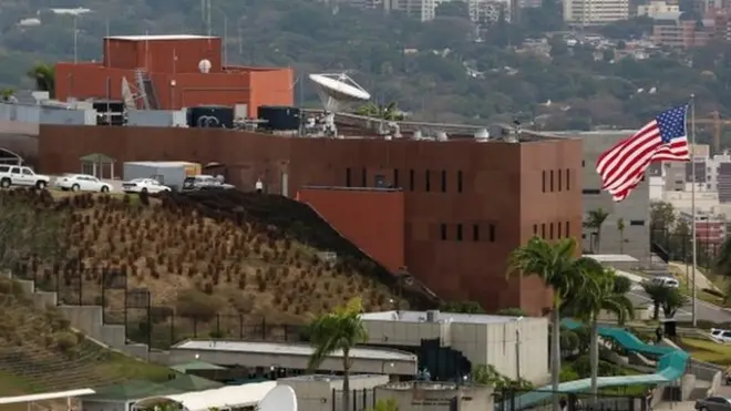 El Departamento de Estado de EE.UU. ordenó a los familiares de su personal que abandonen la embajada estadounidense en Caracas.