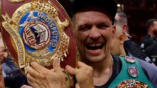Усик, чемпіонський пояс 