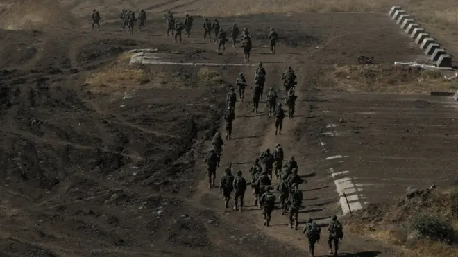 الجيش الإسرائيلي خلال تدريبات، منذ أيام، في هضبة الجولان السورية المحتلة على الحدود بين سوريا وإسرائيل