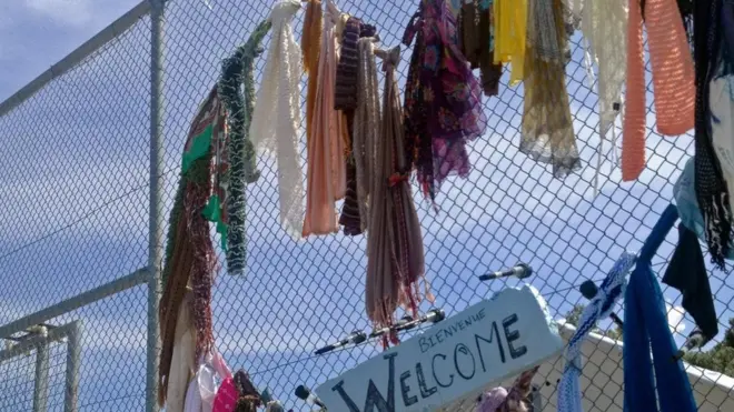 Selama beberapa tahun terakhir, Lesbos telah menjadi tempat perlindungan sementara bagi warga Suriah, Irak dan Afghanistan yang melarikan diri dari perang.