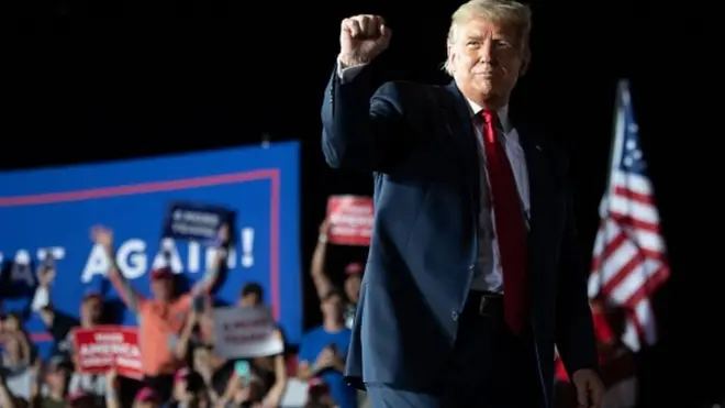 Pirezidaanti Tiraampi wayita duula na filadhaa Filooriidaa keessatti gaggeessan