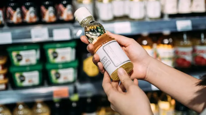 Las etiquetas tienen información clave sobre los ingredientes del producto que están comprando.