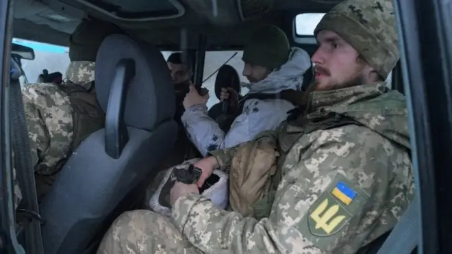 ウクライナ軍 アゾフ ヒドラ部隊 旗 タペストリー ロシア軍 ソ連