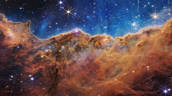คารินาเนบิวลา (Carina Nebula) เป็นหนึ่งในเนบิวลาขนาดใหญ่ที่สุดและสว่างมากที่สุด เมื่อมองจากบนโลก