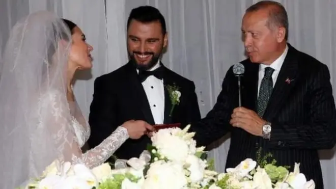 Prezident Erdoğanın müğənni Alişanın və Buse Varolun toyunda doğum nəzarətindən danışıb