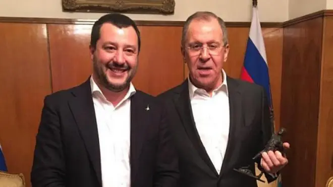 Очільник МЗС Росії Сергій лавров та інші російські чиновники радіють, що в Італії в них є такий друг як Маттео Сальвіні. Зараз він бореться за посаду очільника уряду