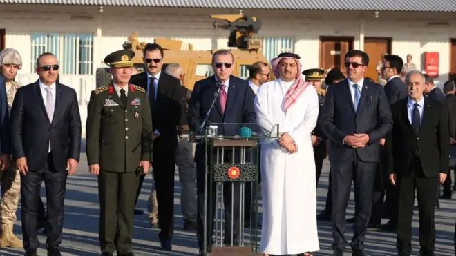 الرئيس التركي في قاعدة عسكرية تركية في الدوحة في نوفمبر/تشرين الثاني 2017