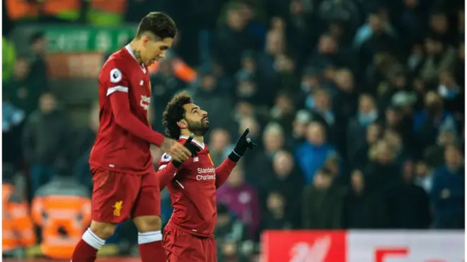 صلاح يحتفل بهدفه