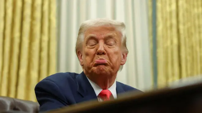 ปฏิกิริยาของประธานาธิบดีโดนัลด์ ทรัมป์ ในห้องทำงานรูปไข่ในทำเนียบขาว เมื่อ 6 มี.ค.