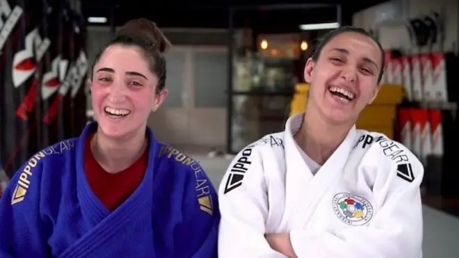 فرقتهما الحرب وجمعهما الجودو