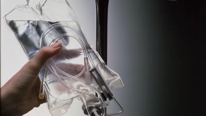 капельница с физраствором