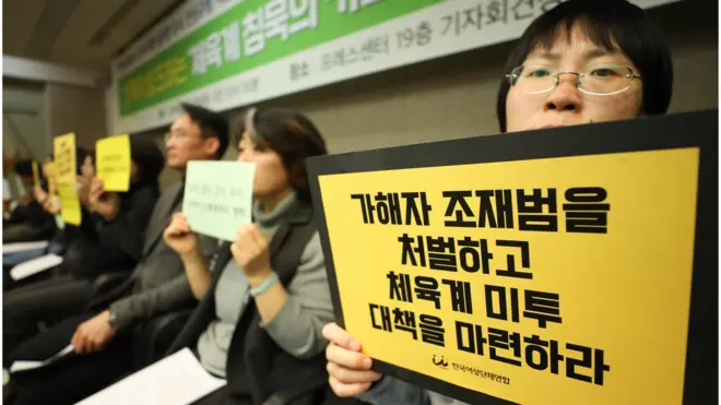 시민단체 관계자들이 10일 서울 중구 프레스센터에서 기자회견을 열고 조재범 성폭력 사건에 대한 철저한 조사와 진상규명, 재발방지를 촉구하고 있다