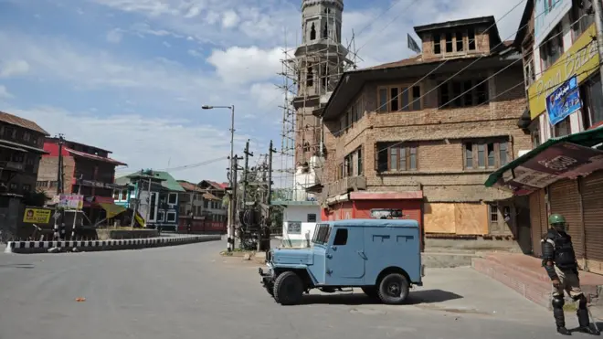 ශ්‍රීනගර්හි ප්‍රදේශ ගණනාවක ඇඳිරි නීතිය