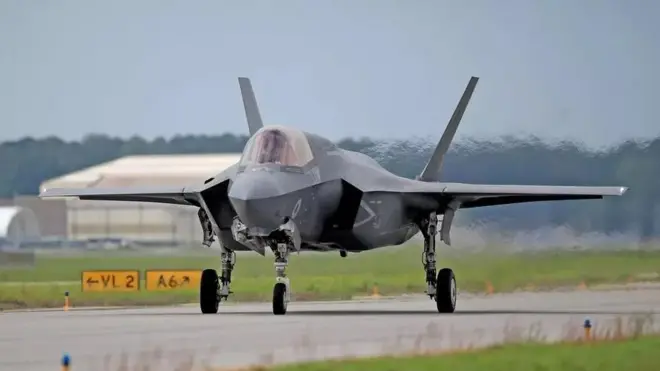 طائرة طراز إف-35