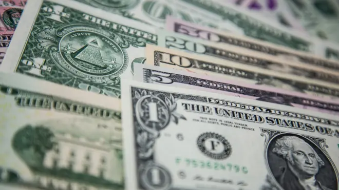 فئات متعددة من الدولار الأمريكي