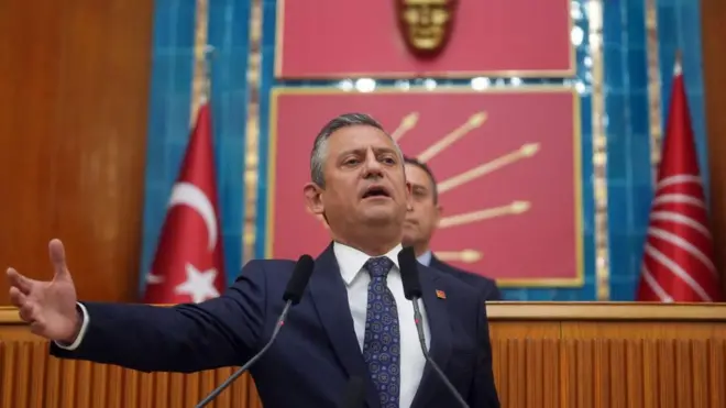 CHP Genel Başkanı Özgür Özel, 5 Kasım 2024 tarihinde Ankara’da Türkiye Büyük Millet Meclisi’nde partisinin grup toplantısında konuşuyor.