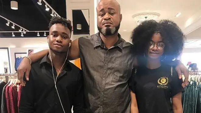 Awọn mejeeji naa, ti wọn lọ lo isinmi wọn ni orilẹ-ede Amẹrika lo se alabapin awọn aworan ti wọn ya pẹlu baba wọn nibẹ.