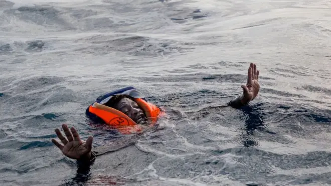 Her yıl yüzlerce göçmen Afrika'dan Avrupa'ya deniz yoluyla geçmeye çalışırken boğularak hayatını kaybediyor.