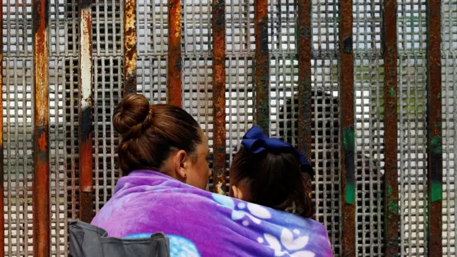 Se estima que cientos de miles de familias están divididas entre Estados Unidos y Centroamérica