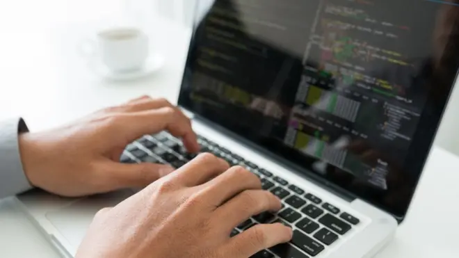 أصبح الإنترنت يساعدنا في العثور على ما نريده، من خلال الخوارزميات التي تتنبأ بما نبحث عنه، لكنا نتعرض أيضا لعملية توجيه من خلال الخيارات المقترحة