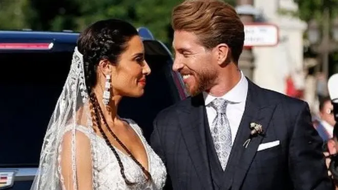 Nahodha Real Madrid alinukuliwa Sergio Ramos mwenye umri wa miaka 33 amemuoa Pilar Rubio mwenye umri wa miaka 41 mtangazaji wa televisheni ya Uhispania