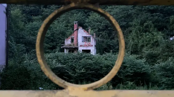 Tragovi rata u Srebrenici